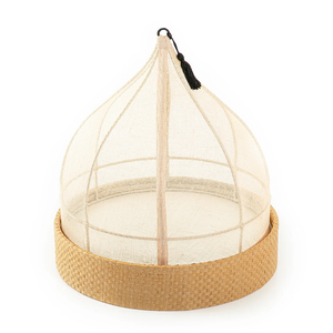 Plateau rond en rotin de haute qualité avec protection d'écran de style dôme, parfait pour l'affichage à domicile, les collations et les boissons - Product Image 3