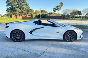 Corvette Stingray Coupé 2023 con Motor LT2 V8, Paquete de Rendimiento Z51, Mayormente sin Modificaciones - Product Image 2