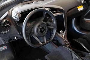 Soigneusement utilisé 2024 McLarens 750S - Product Image 2