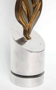 En bronze aluminiumand laiton conçu pour tourner La sculpture représente des flammes stylisées en or sculpture polie moderne - Product Image 3