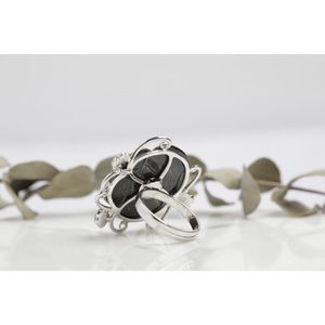 Anillo Delicado Geométrico en Forma de Pera, Chapado en Rodio sobre Oro Blanco de 10K, con Diamante VVS1 - Product Image 3