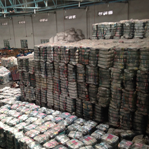 เสื้อผ้ามือสองขายส่งแบบยกกระสอบ เสื้อผ้าฤดูร้อนสำหรับผู้ชาย ผ้าฝ้าย 100% คุณภาพสูง ยกกระสอบ ขั้นต่ำ 45 กก. - Product Image 1