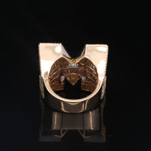 Anillo de Moda con Letra M, Completamente Adornado con Diamantes Moissanite Redondos Brillantes y Corte Baguette en Claridad VVS - Product Image 4