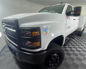 Precio Accesible 2023 - Camión de Servicio/Mecánico Usado Chevrolet S5500 con Plataforma Plana - Automático, Listo para Exportación, Entrega Global - Product Image 5