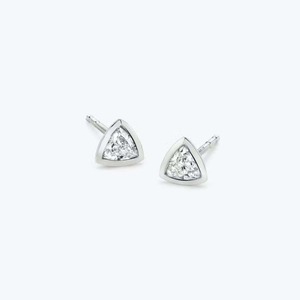 Boucles d'oreilles en diamant Moissanite florale de la meilleure qualité pour améliorer les looks décontractés ou les vêtements de fête disponibles à un prix abordable - Product Image 6