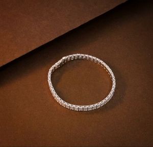 สร้อยข้อมือเพชรเทนนิสสุดหรู ผลิตจากเพชรเลี้ยงในห้องปฏิบัติการ ชุบทอง 14K ได้รับการรับรอง สำหรับทุกเพศ เหมาะสำหรับงานแต่งงาน วันครบรอบ และสวมใส่ในชีวิตประจำวัน - Product Image 5