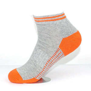 Chaussettes d'équipage de basket-ball conçues sur mesure par OEM confortable tricoté en nylon/coton anti-dérapant motif 3D meilleure qualité été - Product Image 2