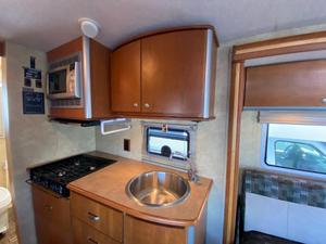 ขายรถบ้านมือสอง Winnebago V-i-e-w ปี 2008 รุ่น 2-4-H พร้อมขาย - Product Image 3