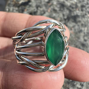 Bague en onyx vert naturel, argent massif 925 |   Bijoux en pierres précieuses de forme marquise en gros |   Nouvelle conception de bague en argent faite à la main pour les détaillants - Product Image 2