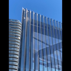 Meubles d'intérieur/d'extérieur durables de haute qualité, feuille de maille métallique perforée adaptée à la fabrication de tôle d'intérieur et d'extérieur - Product Image 1