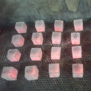 Savourez un voyage de narguilé, car le charbon de briquette en forme de cube rehausse les saveurs alléchantes de votre shisha. - Product Image 1