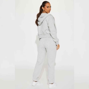Luxe Lounge Mujer Chándal de gran tamaño Zip Front Hoodie y Cropped Joggers Soft Feel Elegante y cómodo Conjunto de alta moda - Product Image 4