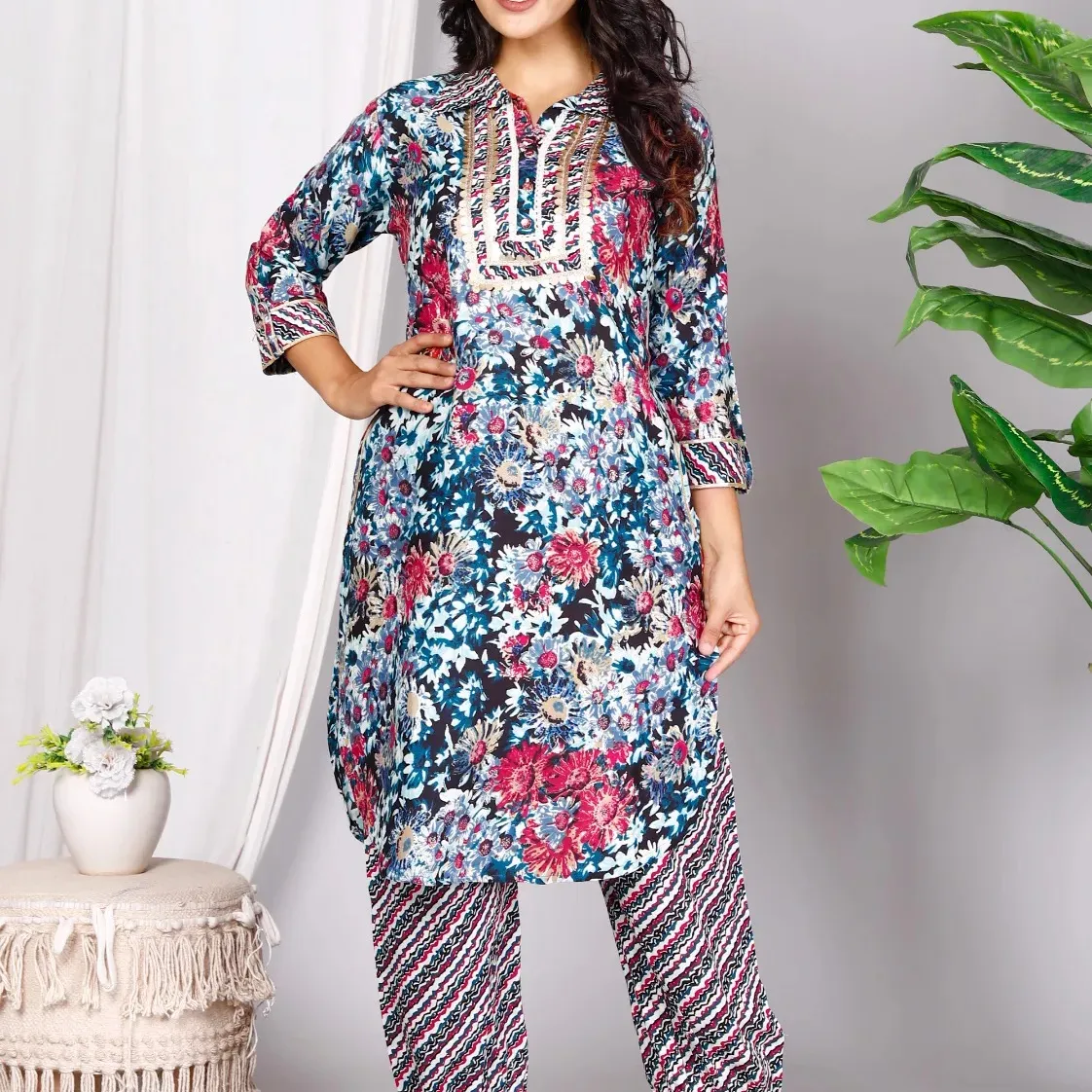 Designer de bordado extravagante Salwar Kameez terno e traje longo de rayon com calça e conjunto de dupatta para mulheres