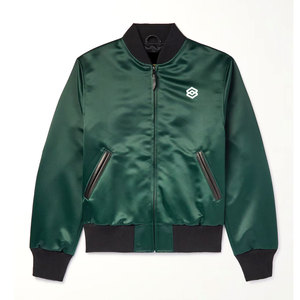 Chaqueta Bomber de satén Una capa audaz que habla volúmenes Es una chaqueta Bomber de satén - Product Image 6