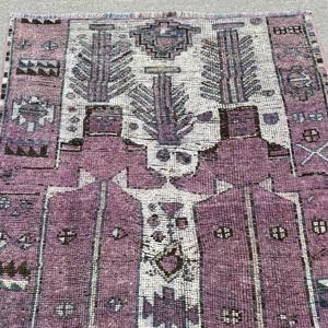 Tapis turc vintage 3,6x6,1 pieds, tapis d'appoint, tapis en laine ombrée violet et blanc - Product Image 5