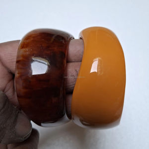 Ensemble de bracelets en résine colorés, accessoires de mode pour femmes, vente en gros OEM - Product Image 1