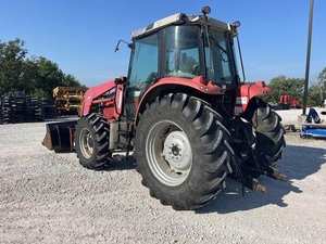 Tractor Massey Ferguson 5445 de 2006: Rendimiento Comprobado con Potencia Versátil - Product Image 4