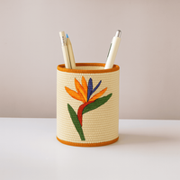 Porte-stylo brodé de fleurs de bougainvillier au design unique et moderne, orné de perles et d'accents rose-magenta et jaunes