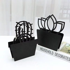 Porte-bobine décoratif en métal noir fait à la main, organisateur de support élégant pour salon, cuisine, balcon et usage quotidien. - Product Image 1