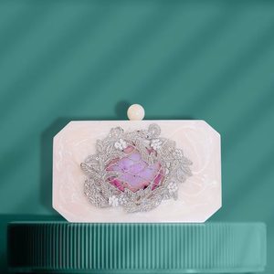 Sac de soirée en résine perlée, pochette de mariage pour femmes, pochette à rabat avec cadre métallique personnalisé pour femmes, Guru Kirpa Export House - Product Image 2