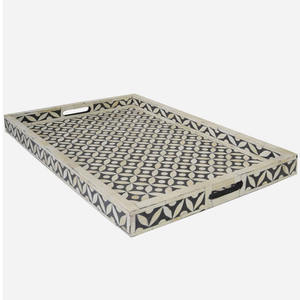 Plateau de service rectangulaire en résine avec incrustations d'os et poignées |   Plateau décoratif moderne pour table basse, salon, cuisine, élégant - Product Image 2