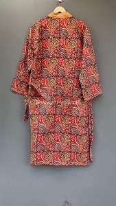 Robe longue matelassée unisexe vintage florale Kantha faite à la main, respirante, avec rembourrage en coton, pour l'hiver et la plage - Product Image 6