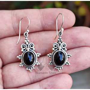 Pendientes Colgantes Boho Hechos a Mano con Piedras Preciosas, Ónix Negro y Zafiro, Plata de Ley, Regalo Perfecto para Cumpleaños, Aniversario o Navidad para Ella - Product Image 1