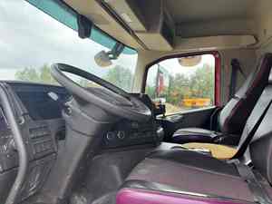 Camion lourd d'occasion 6x4 de 2023, 469 CV (345 kW), Euro 4, diesel, transmission automatique, 25-30 T de MVM, 15 000 km, en état d'occasion - Product Image 4