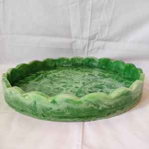 Design marbré unique avec finition brillante Matériau en résine durable et imperméable Article cadeau idéal pour la pendaison de crémaillère - Product Image 3