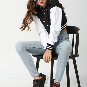 Veste universitaire d'hiver en plein air pour femmes sur mesure haut court à carreaux avec rembourrage en coton et doublure en nylon pour vêtements de baseball - Product Image 4
