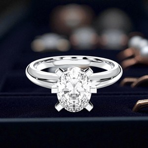 Forme ovale 2.00 carats E-F/VVS-VS Moissanite Solitaire bague de fiançailles en or massif ensemble de broches pour les femmes - Product Image 4