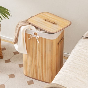 Panier à linge en bambou de couleur taupe avec un design arrondi, un couvercle et des poignées en corde. Disponible aux prix de gros. - Product Image 3