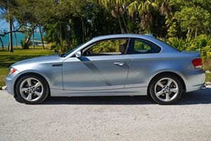 BMW 128i Coupé 2009 d'occasion en bon état, boîte manuelle 6 vitesses, bleu métallisé, provenance sud-est du pays, sans réserve - Product Image 2