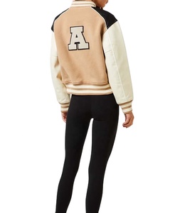 Chaqueta universitaria de lana con mangas de cuero clásica y cuello acanalado para mujer, chaqueta de invierno personalizada con parches de chenilla para mujer - Product Image 5