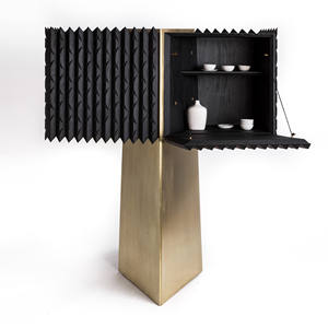 Cabinet de bar en bois de manguier de qualité supérieure avec finition or noir au design CNC unique pour meubles de bar à domicile - Product Image 2