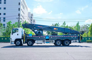 Camion de travail en hauteur d'occasion en excellent état, modèle ISUZU GIGA 45m/65m, plateforme télescopique, disponible dès maintenant. - Product Image 3