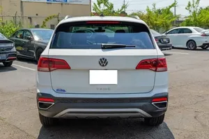 Volkswagen Taos 2024 en parfait état - Product Image 2