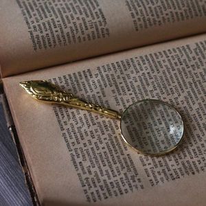 Lupa de metal de latón de diseñador decorativo de lujo perfecta para mesa de estudio de oficina o artículo de regalo de coleccionista - Product Image 2