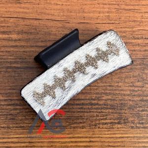 Nouveau cuir de vachette Laser gravure carré pinces à cheveux haute qualité en cuir véritable pinces à cheveux tempérament féminin accessoires de cheveux - Product Image 1