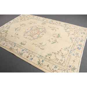 Alfombra Turca Grande de 5.7x8.6 pies, Alfombra Oriental Blanca Vintage - Product Image 1