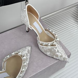 รองเท้าส้นเตี้ยสีขาวสำหรับเจ้าสาว ดีไซน์หรูหรา สวมใส่สบาย สายรัดเส้นเดียว สวมง่าย ระบายอากาศได้ดี ประดับโบว์ตาข่ายสีขาว - Product Image 1