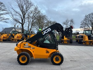 Chariot télescopique contrepoids JCB 520-40 AGRI, capacité de 2 tonnes, chariot élévateur tout-terrain, moteur diesel, 4 roues motrices, longueur de la fourche de 1200 mm, garantie de 3 ans - Product Image 1