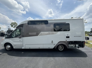 Good <b>Condition</b> for Used 2017 L_e_i_s_u_r_e Travel Wonder W24MB Luxury RV Motorhome Vehicle - Worldwide DELIVERY - Product Image 5