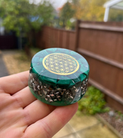 Vente en gros de pierre naturelle de meilleure qualité Orgonite de guérison orgone de poche ensemble de forme ronde