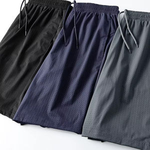 Short de football personnalisé pour homme avec poches motif uni 100% coton pour l'entraînement sportif et le basket-ball-Short d'équipe en maille en vente - Product Image 3