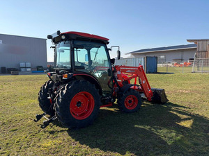 รถแทรกเตอร์ขนาดเล็ก KIOTI KL5510N รุ่นใหม่ ปี 2025 พร้อมชุดตักดินด้านหน้า ระบบเกียร์ขับเคลื่อน 40 กิโลวัตต์ / 55 แรงม้า ขับเคลื่อน 4 ล้อ สำหรับเครื่องยนต์ เกียร์ ลูกปืน และปั๊ม - Product Image 2