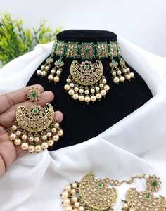 Hermoso conjunto de collar de gargantilla de diseñador con Maangtikka para mujer perfecto para boda, ropa de fiesta último conjunto de collar de lujo - Product Image 2