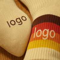 Nouvelle Arrivée Chaussettes d'extérieur tendance, confortables, côtelées, rayées rétro, avec logo personnalisé, de haute qualité