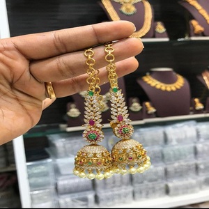 Pendientes Jhumki con Acabado Mate CZ para Mujer, Perfectos para Toda Ocasión, Pendientes de Lujo con Cadena para la Oreja - Product Image 4