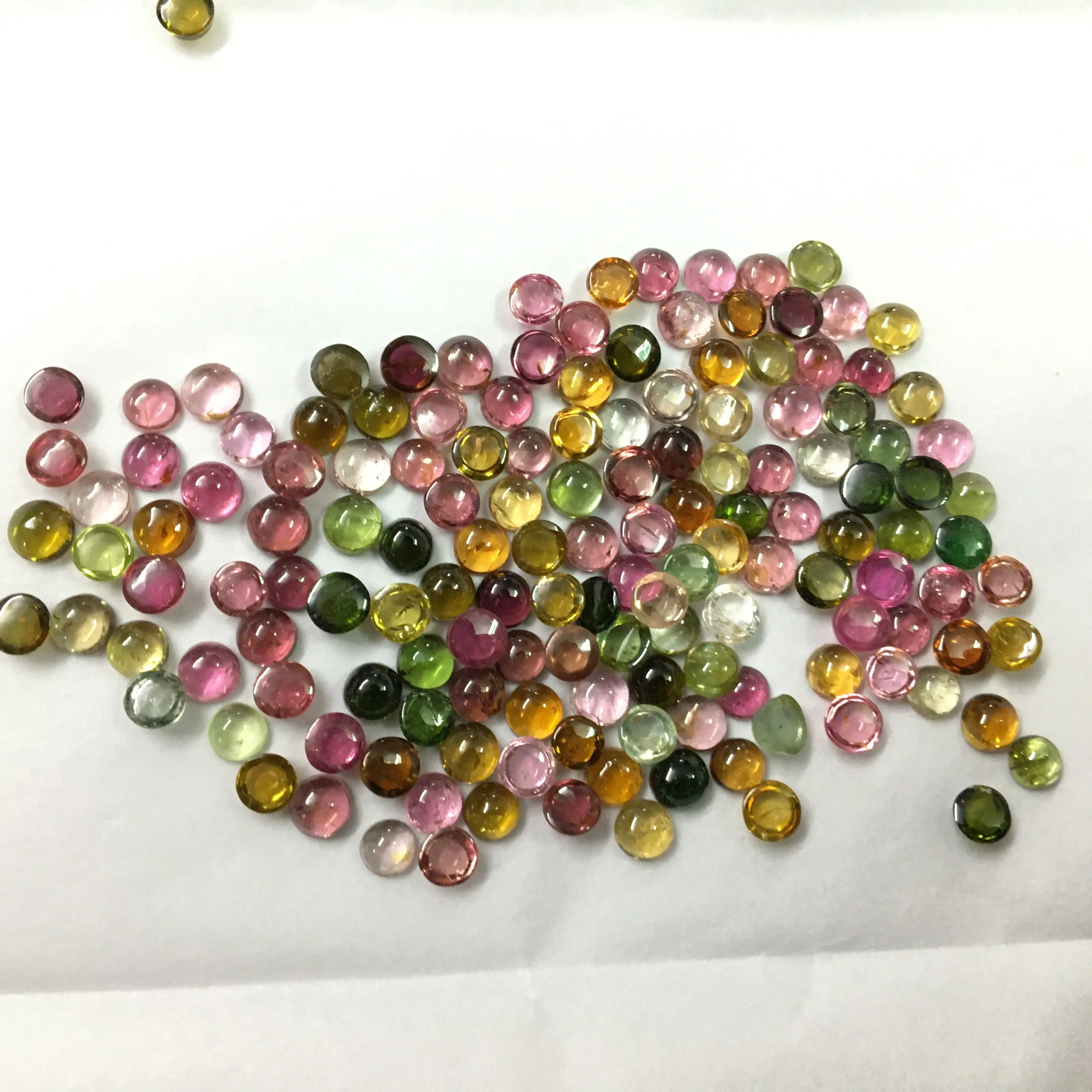 AAA + + yüksek dereceli kalite 2mm doğal yuvarlak Cabochons gevşek taşlar moda takı hindistan üreticisi için çok turmalin